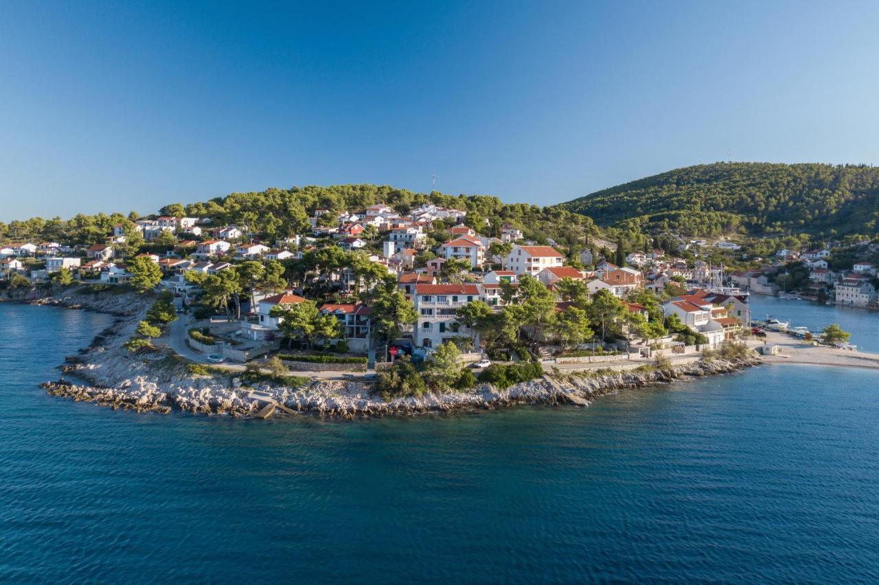 Apartments By The Sea Stomorska, Solta - 5190 Buitenkant foto
