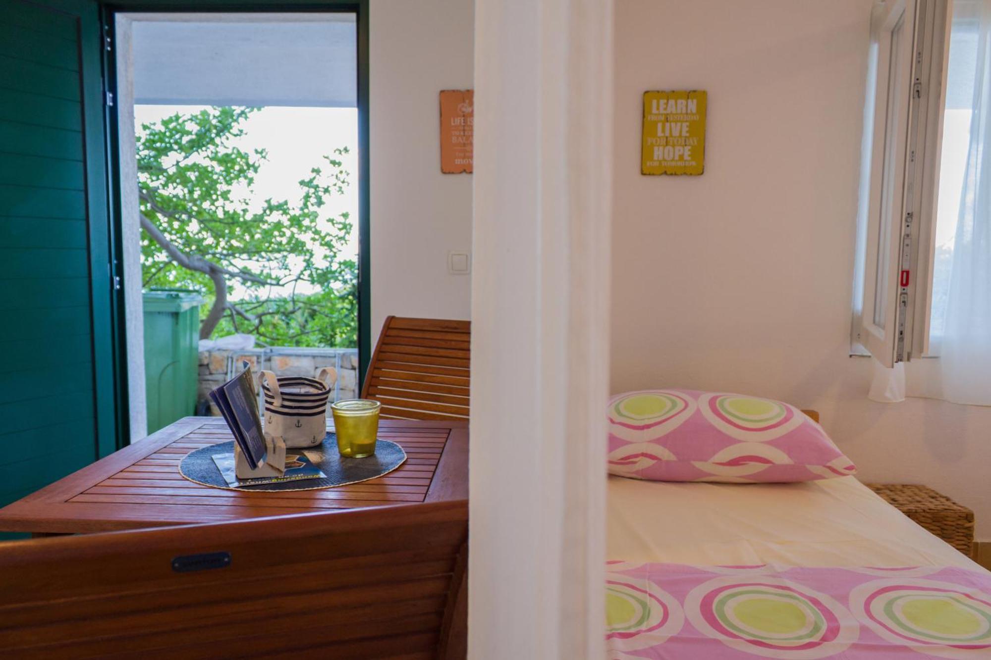 Apartments By The Sea Stomorska, Solta - 5190 Kamer foto